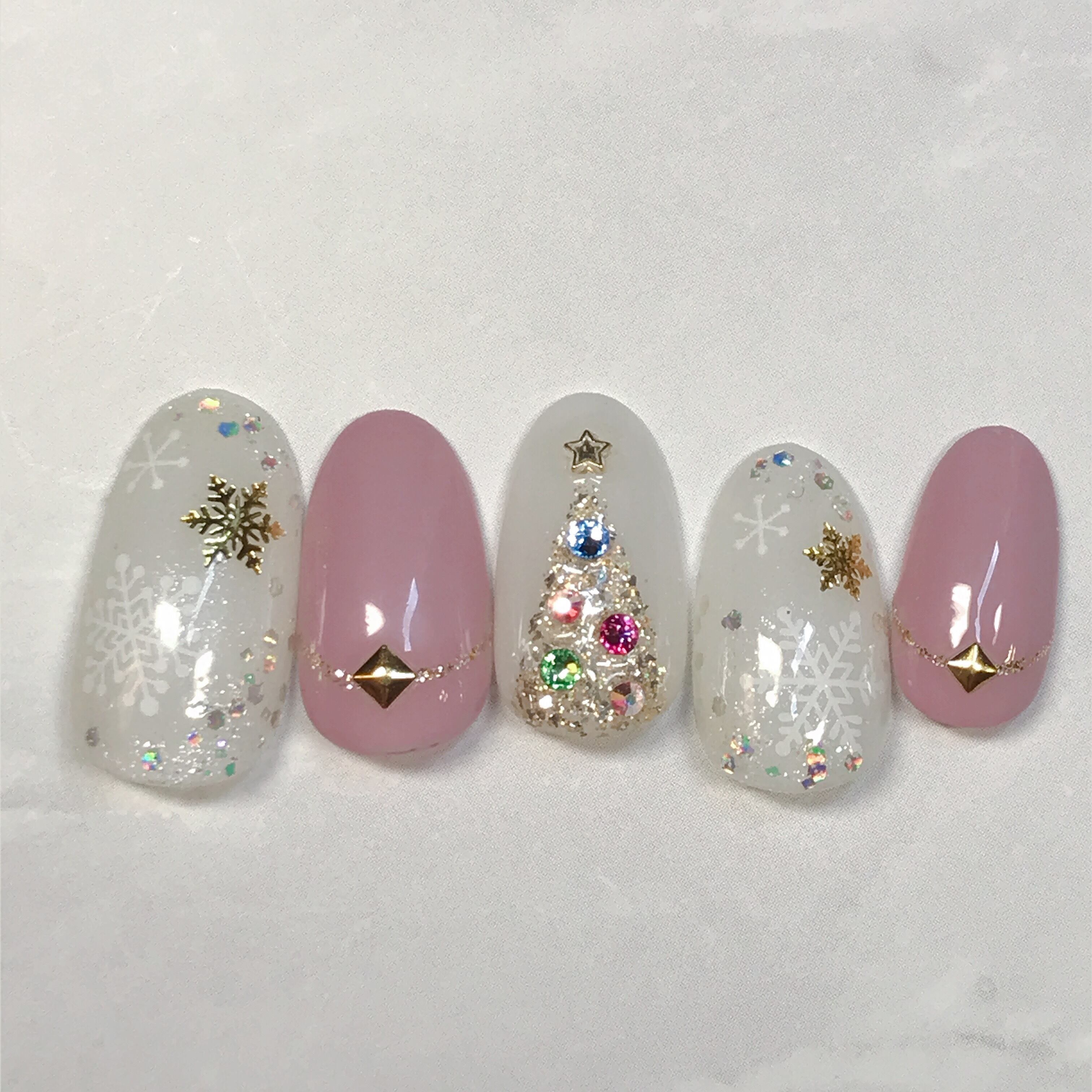 ネイルチップ✩クリスマスネイル✩カラフルツリーネイル✩雪の結晶 ...