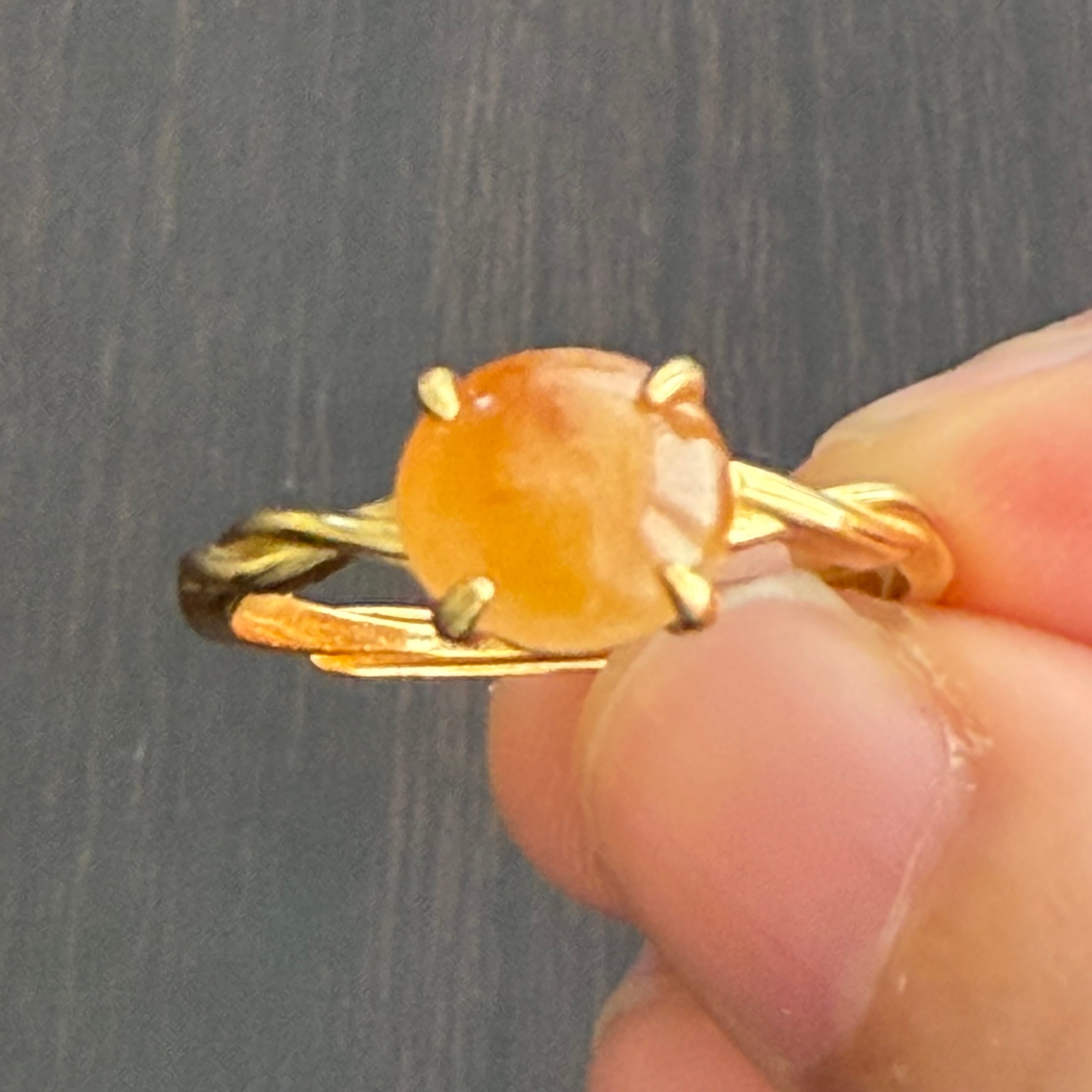 本翡翠置物　グァテマラ産　釣りネコちゃん　可愛い　みずみずしい　一点物　限定品 本翡翠置物 グァテマラ産 釣りネコちゃん 可愛い みずみずしい 無含浸