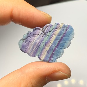 幻想的な色合い♪蝶々フローライトペンダントトップ