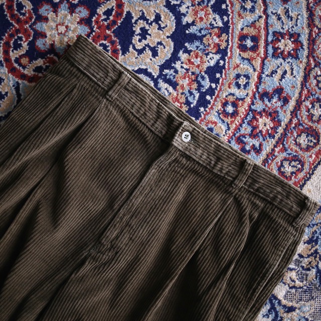 2-tuck tapered silhouette khaki wide corduroy pants