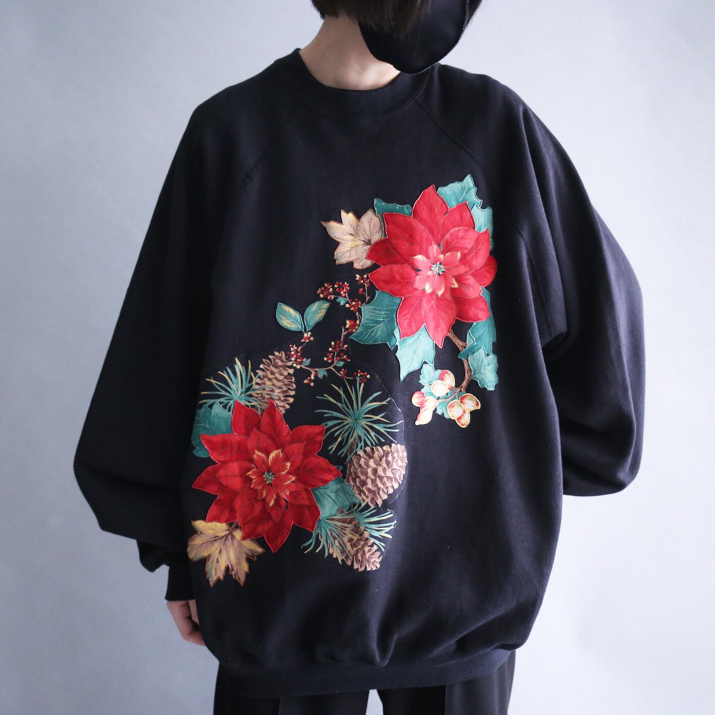 "黒×花" flower cloth patchwork design over silhouette sweat