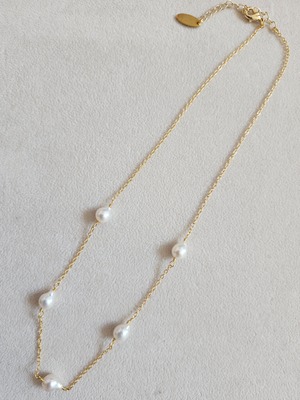 ドロップシェイプパールステーションネックレス（ホワイト）