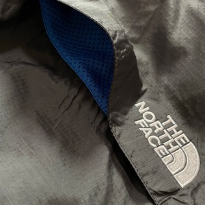 【THE NORTH FACE】マウンテンパーカー ジャケット ブルゾン ライトアウター 刺繍ロゴ バックロゴ L アウトドア ベンチレーション ノースフェイス 海外企画 US古着