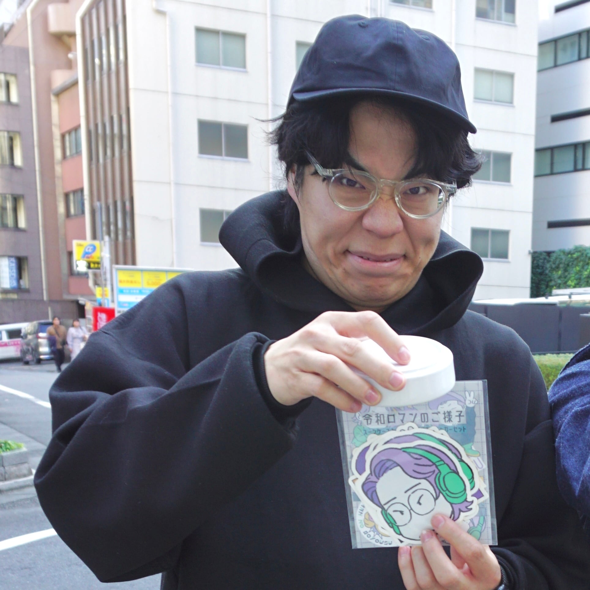 スーツケースをベタベタにするステッカー10種セット | 令和ロマンのご様子