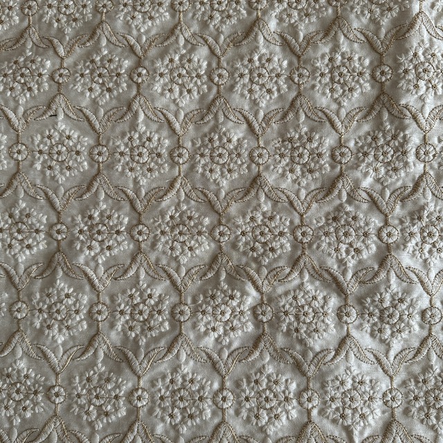 インド刺繍生地　クリーム　7164