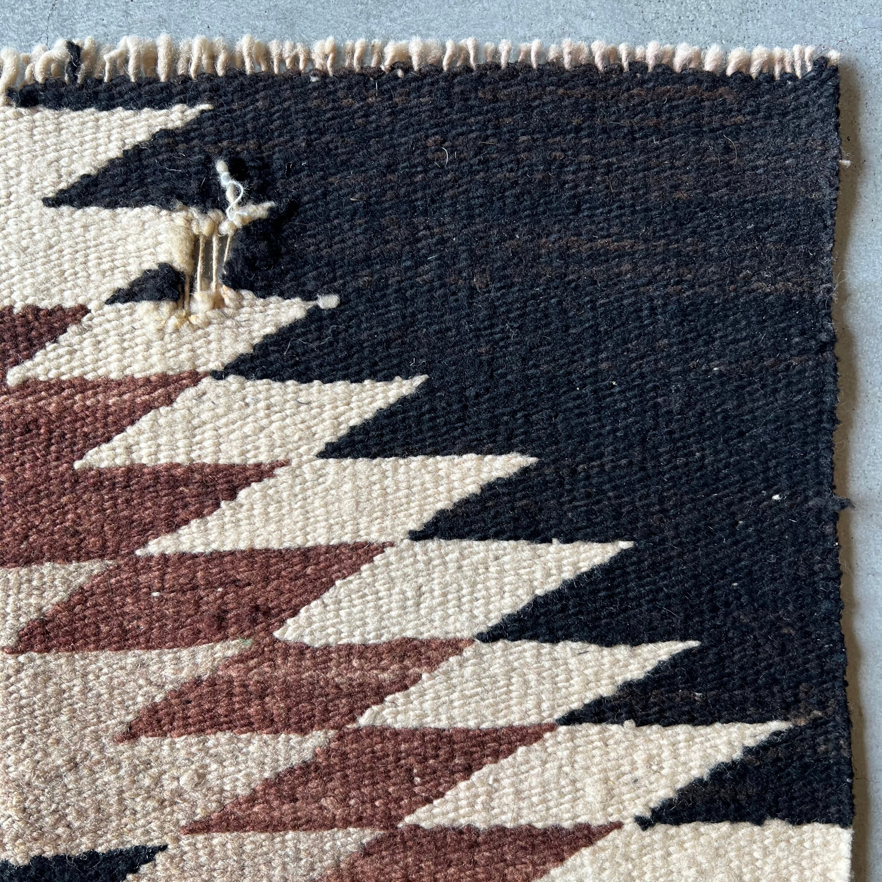 1950s-60s NAVAJO RUG | BUFF STOCK YARD