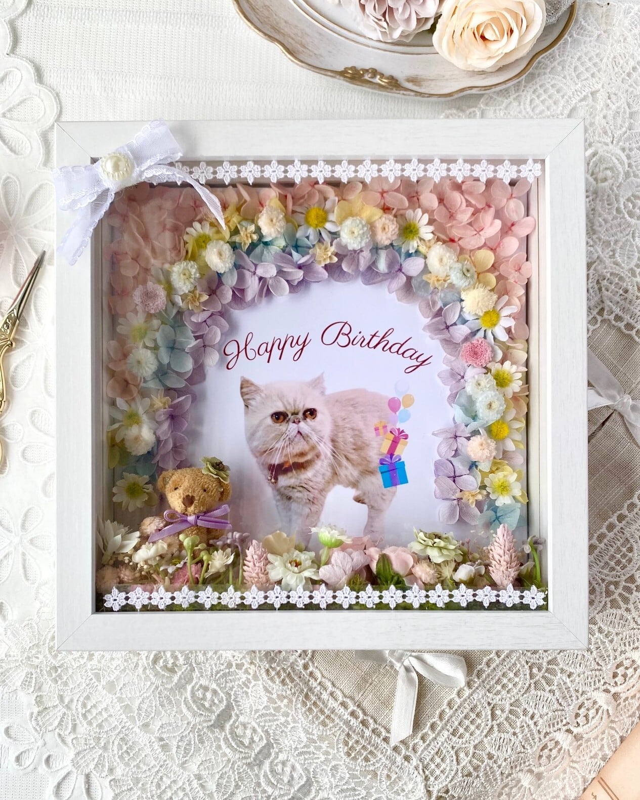 うちの子花束フラワーフレーム【PE-601】縦横21㎝│HappyBirthday｜ ペットちゃんお祝いフレーム｜ 木枠両面ガラスフレーム｜ 写真│メッセージ入り｜ バレンタイン│記念日│誕生日に