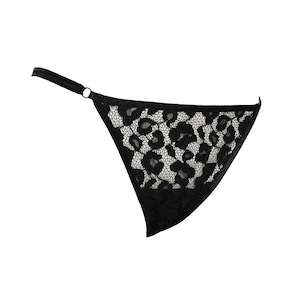 「Contract Dispute」Leopard lace shorts