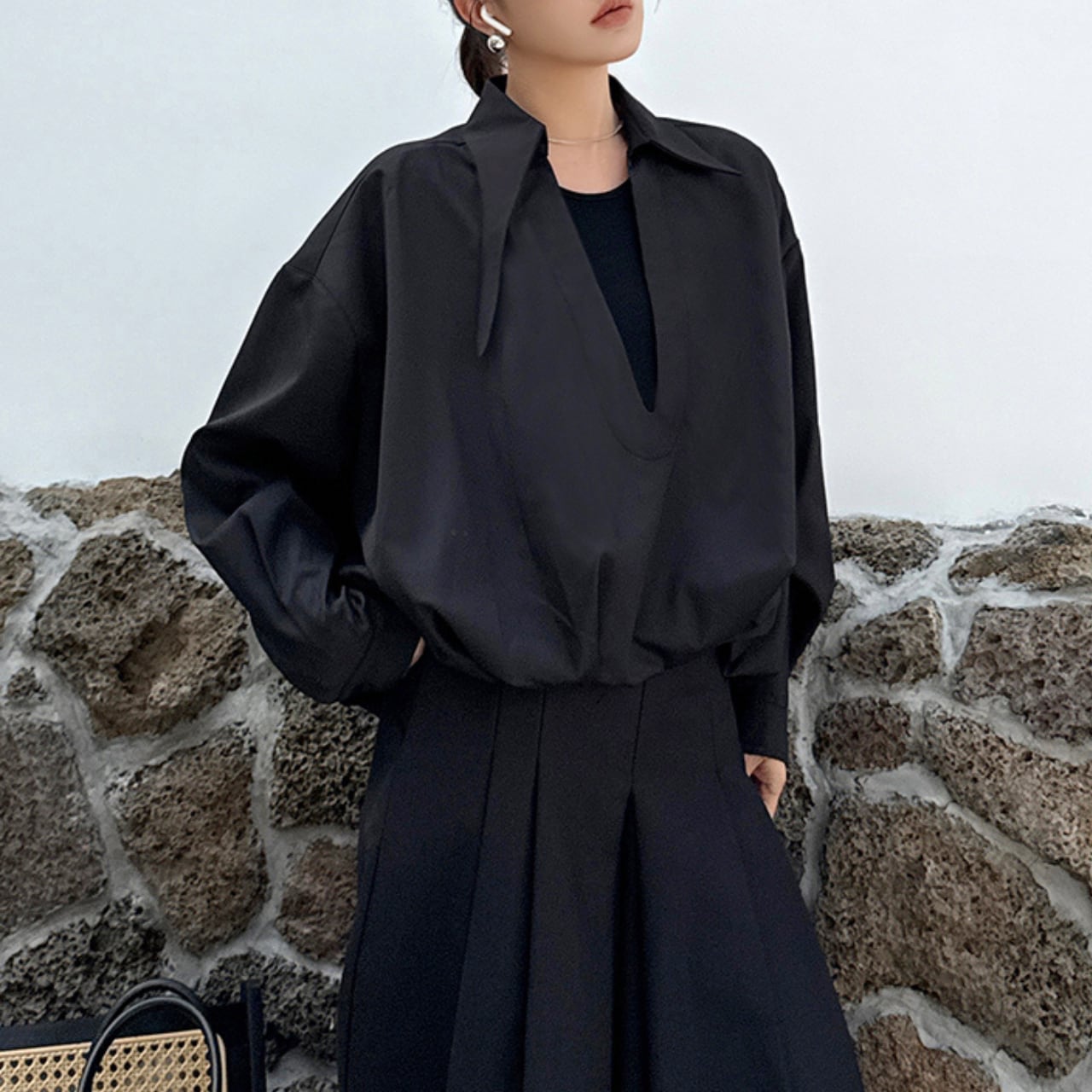 Deep V-neck Balloon Sleeve Long Sleeve Blouse 00224