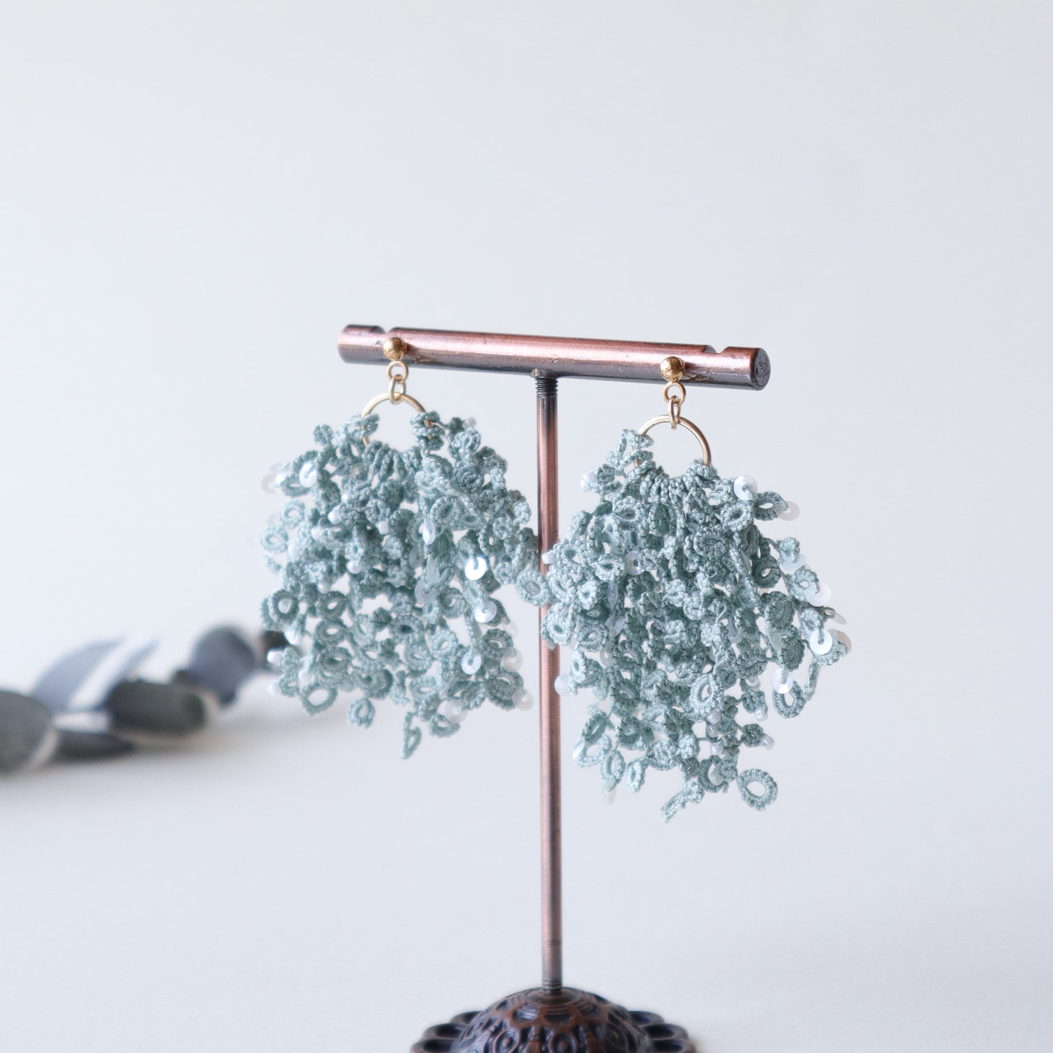 タティングレースとビーズのピアス Fluffy＜フラッフィー＞Mint ※イヤリングに変更可