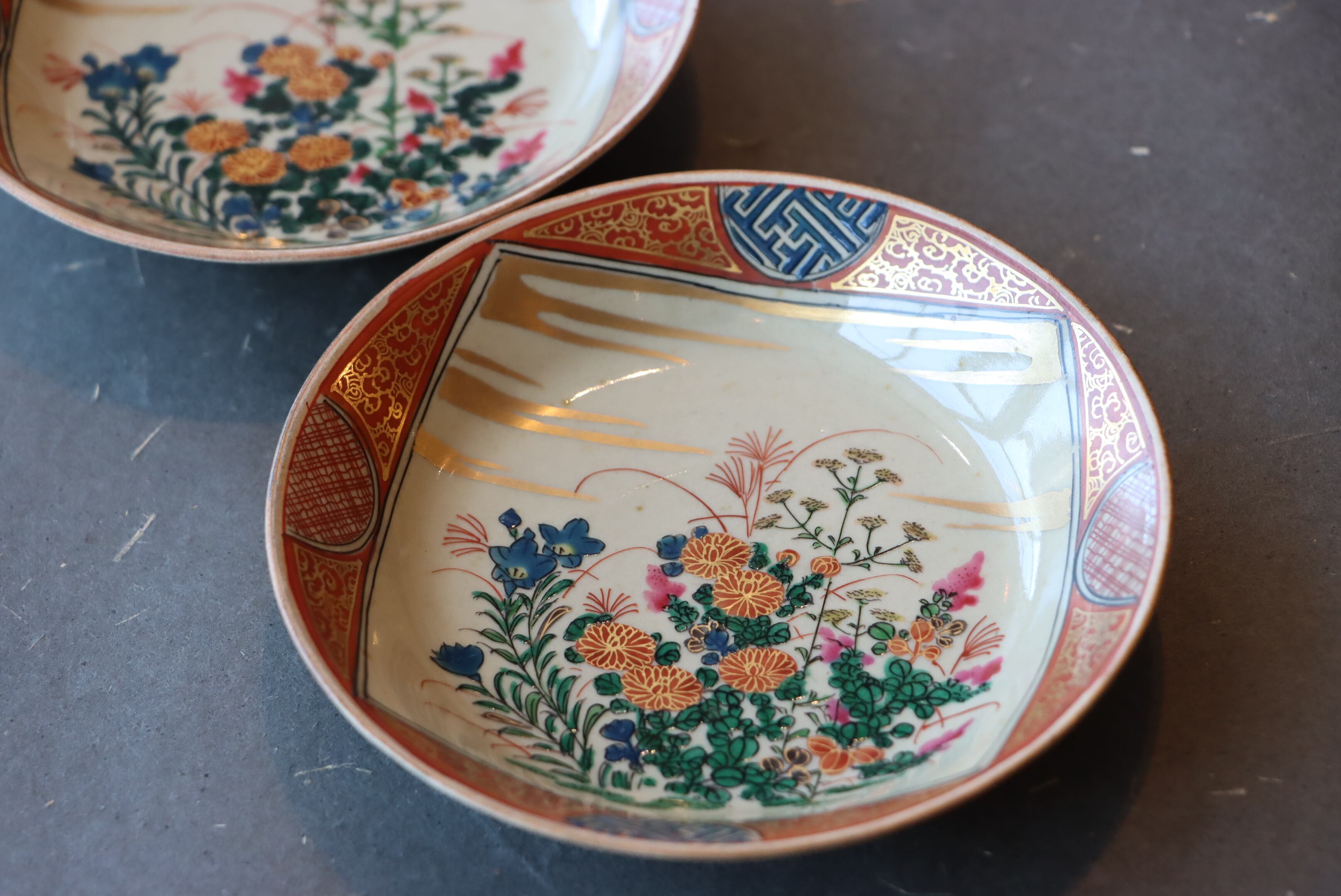 古伊万里 伊万里 色絵 華の 図 蔵出し 菓子皿 ５客揃い 色絵/Overglaze enamels | (有)新原美術