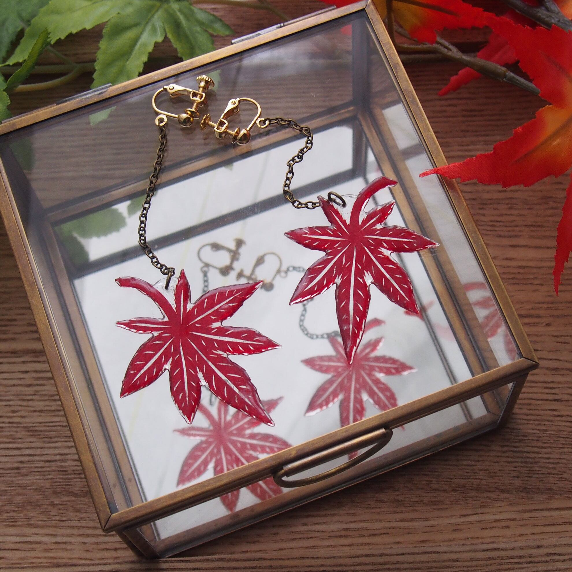 切絵ピアス/イヤリング】「紅葉～イロハモミジ～」(片耳用1点) | 切絵