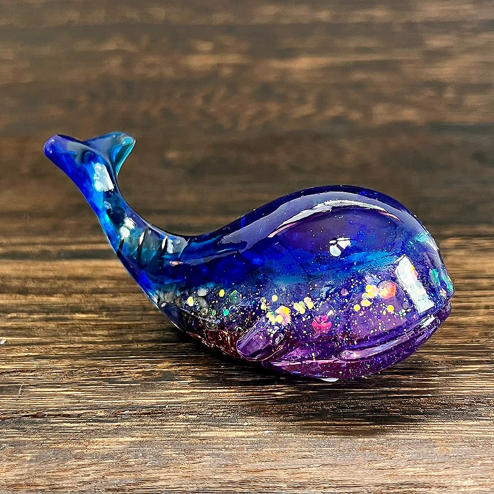 RUKURUKU/藤の花と天空の城と親子オオカミ オルゴナイトキーホルダー 動物型 | オルゴナイト 通販 天然石雑貨屋 毘殊 −Bijyu−