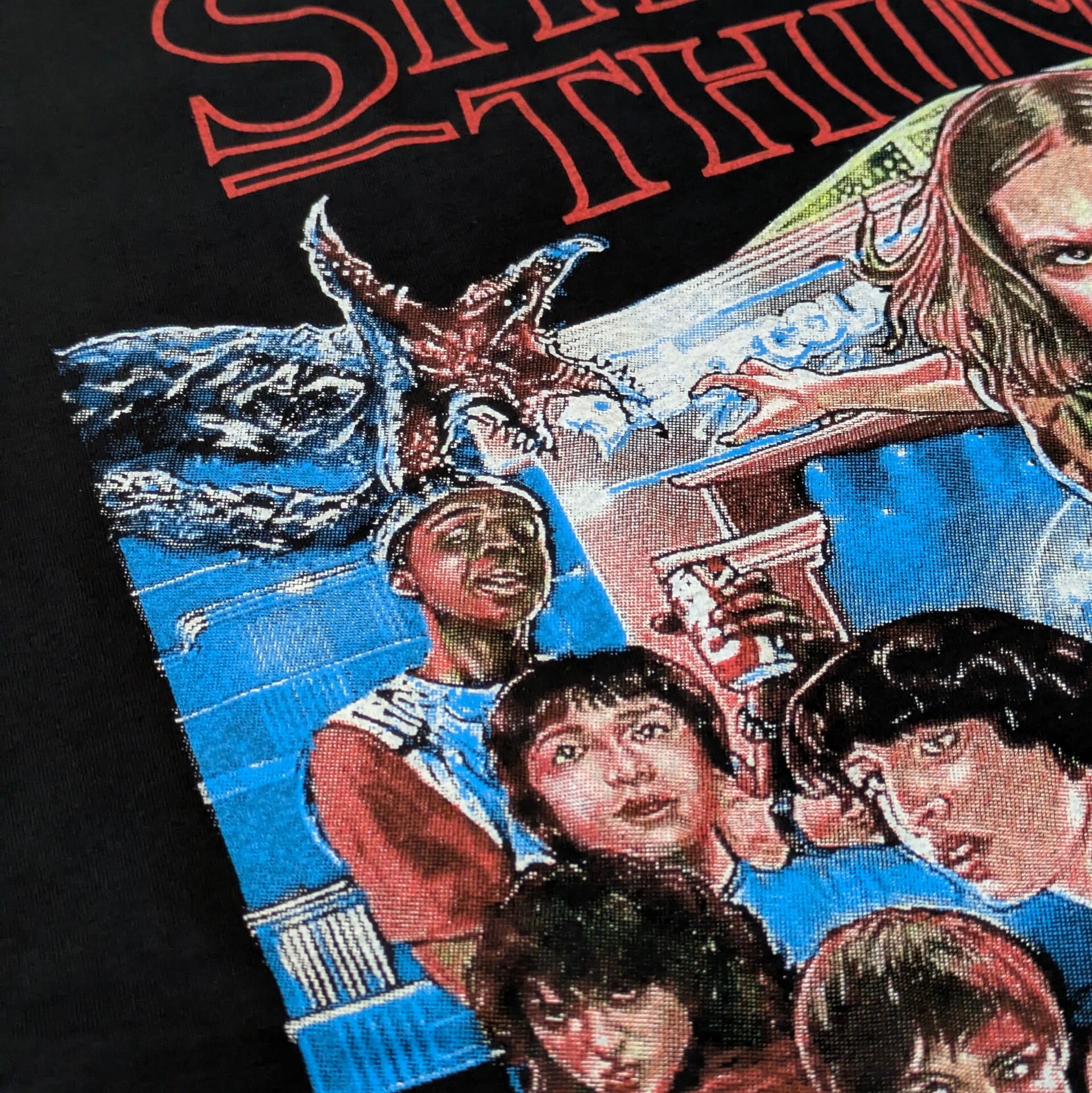 【 Stranger Things / ストレンジャーシングス  】ストレンジャーシングスSeason3 広告PRイラストデザイン / Tシャツ〚アメリカン雑貨 アメトイ〛