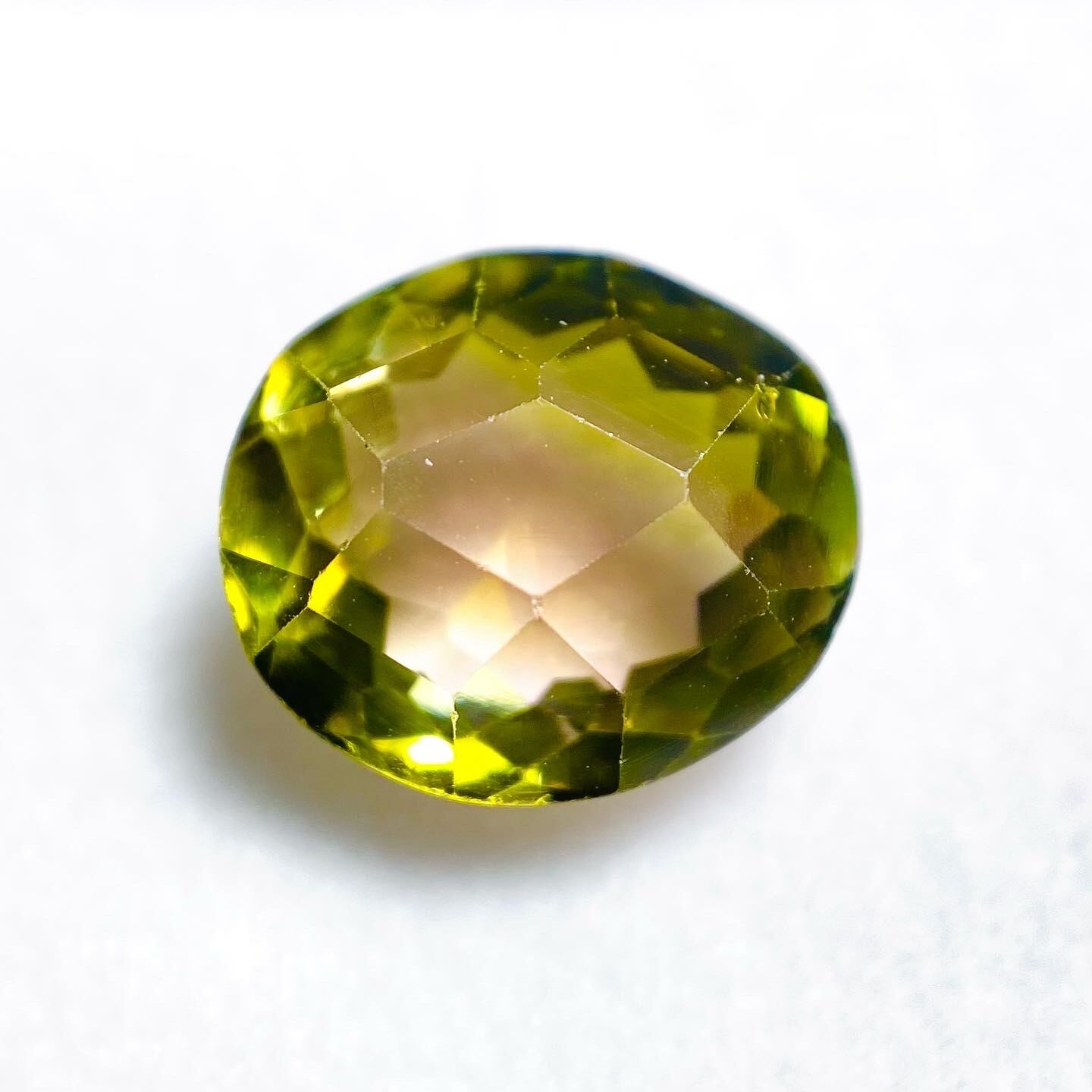 色の広がり、カットの個性的なスイカトルマリン