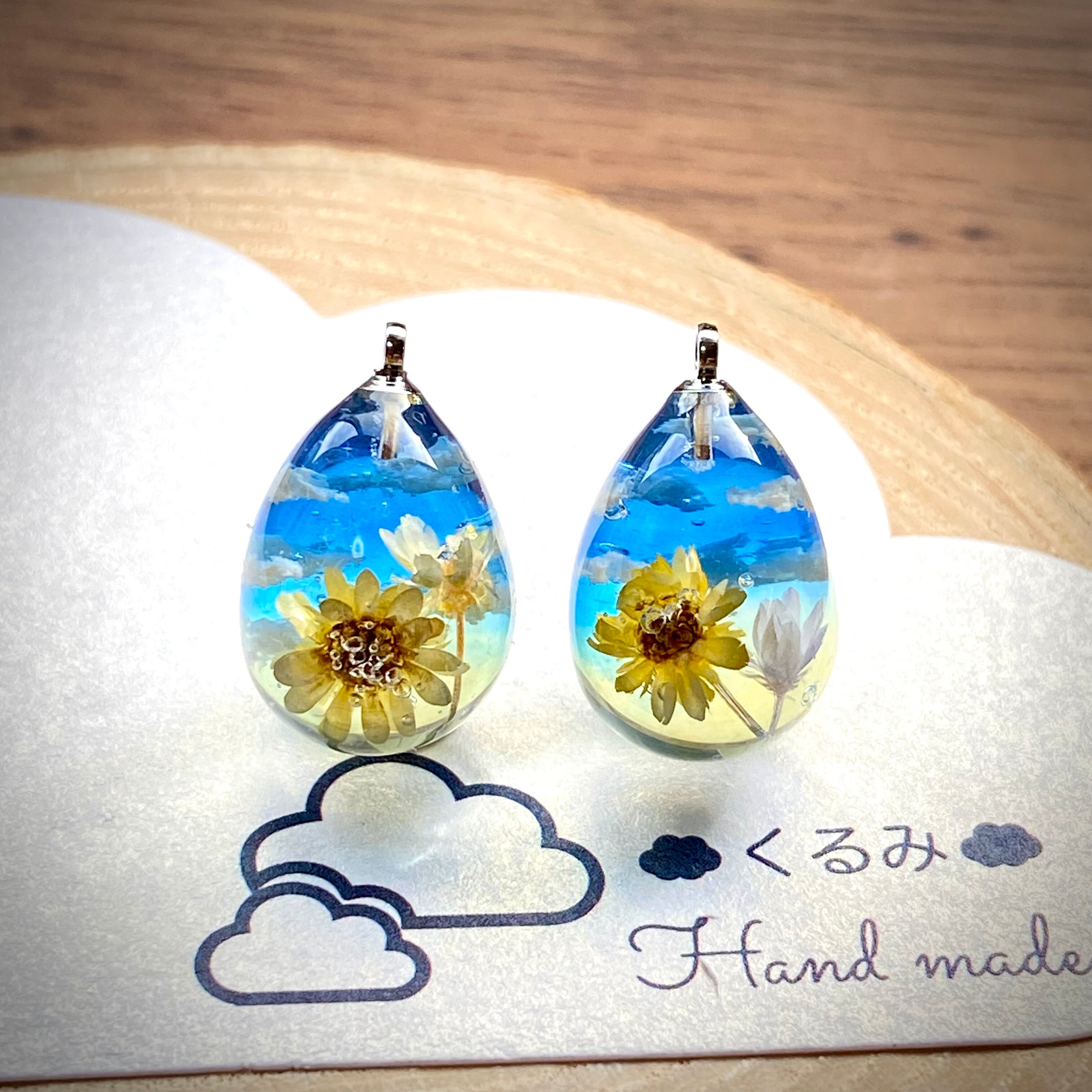 レジンピアス イヤリング ひまわりと青空 たまご型 15×12mm