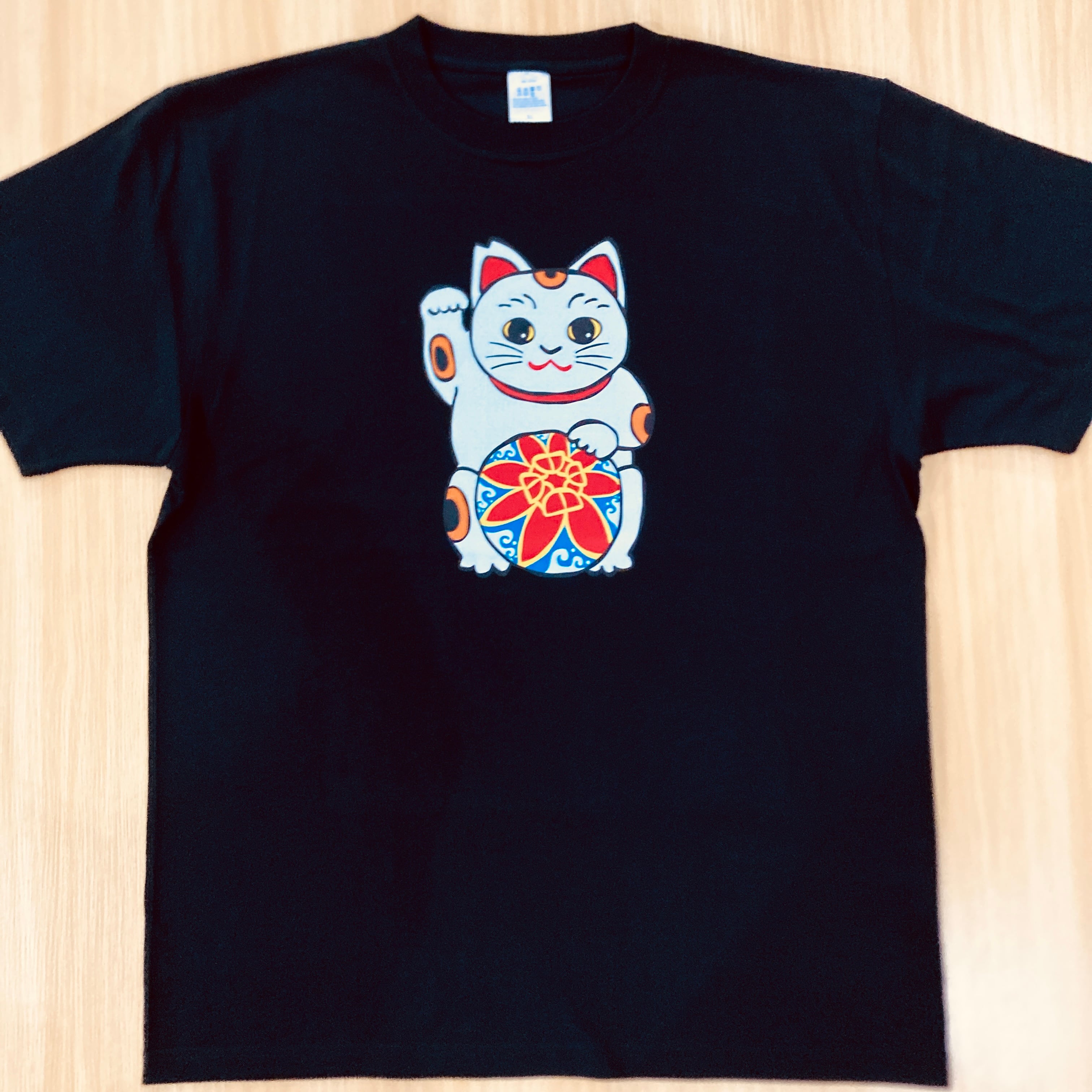 OKINAWA LUCKY CAT(沖縄招き猫)』Tシャツ(三毛猫・黒T) | 海猫商店