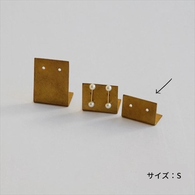 ピアスの魅力を引き立てる！BRASS プレート ピアスホルダー （S）│ディスプレイ雑貨