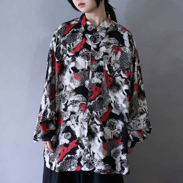 "black×red" block and beautiful flower motif pattern over silhouette see-through shirt
