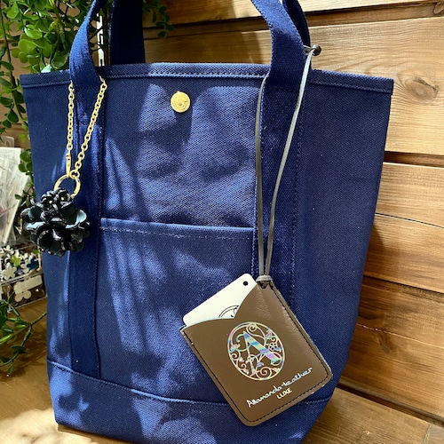 【限定数お得価格¥7,975→¥5,940】レザーフラワータッセル&パスケース付き帆布トートバッグ(Bagネイビー花ブラック)