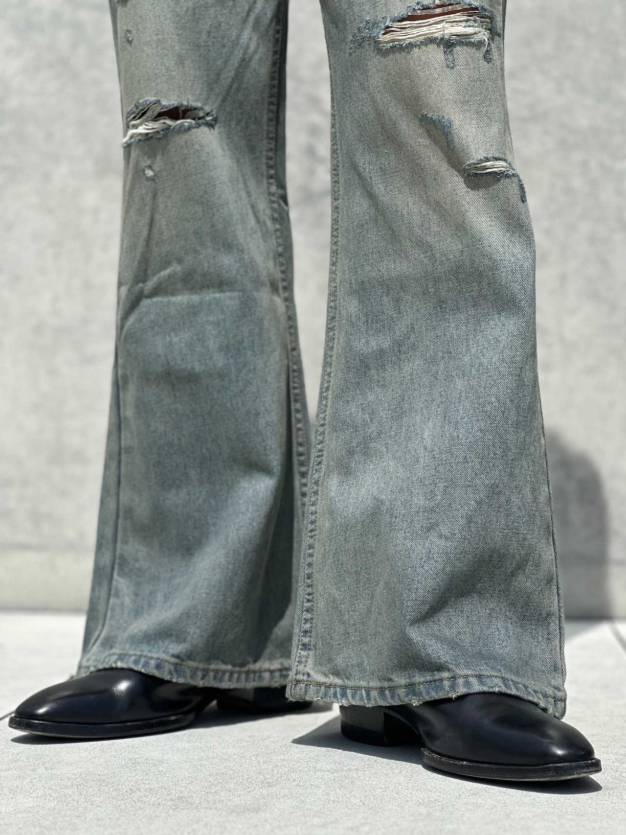 Dirty Destroyed Flare Denim