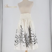 フラダンス 衣装 パウスカート ホワイト系 メネフネプランテーション 日本製 ハワイアンプリント 植物柄 MENEHUNE PLANTETION アロハ フラ ダンス レッスン 練習 モノトーン 白黒 大人っぽい 上品 かっこいい 華やか おしゃれ かわいい ブラック系 白 黒 フェミニン ブラック ホワイト おしゃれな スカート 大人用 ハワイ風 衣装ダンス 踊り用 かわいいデザイン エレガント スタイリッシュ