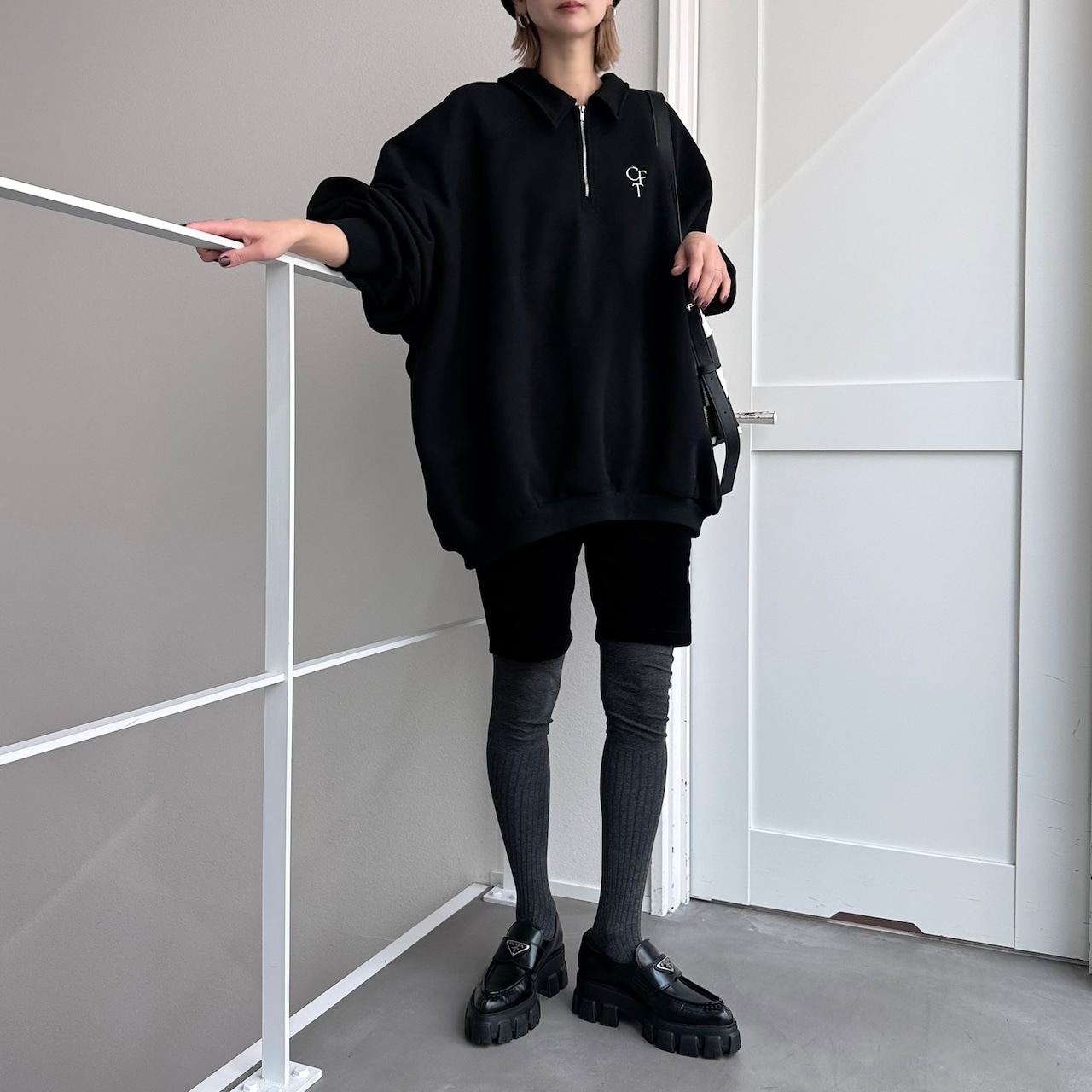 CFT.logo half sweat SH/black-logo white