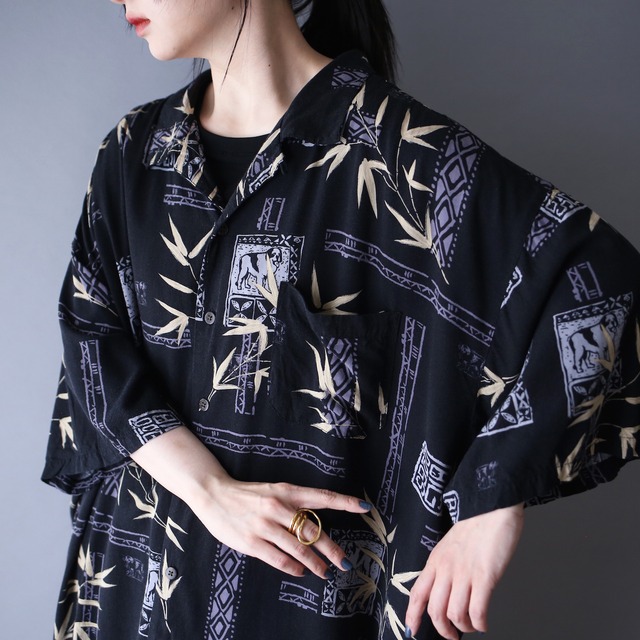 "BIG DOGS" black base good botanical pattern over silhouette h/s shirt