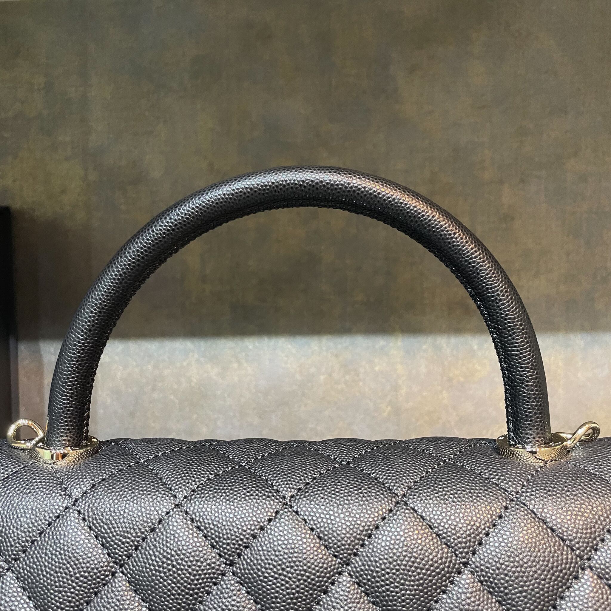 未使用品 シャネル ココハンドル キャビアスキン 30番台 | Ante  