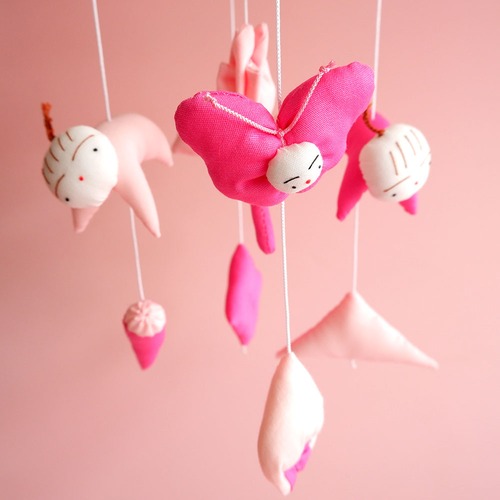 tomomi toma/ わっか飾りピンク1