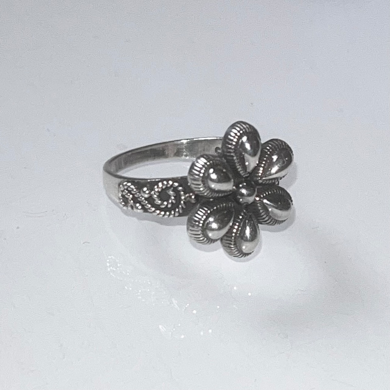 vintage silver engraved flower ring