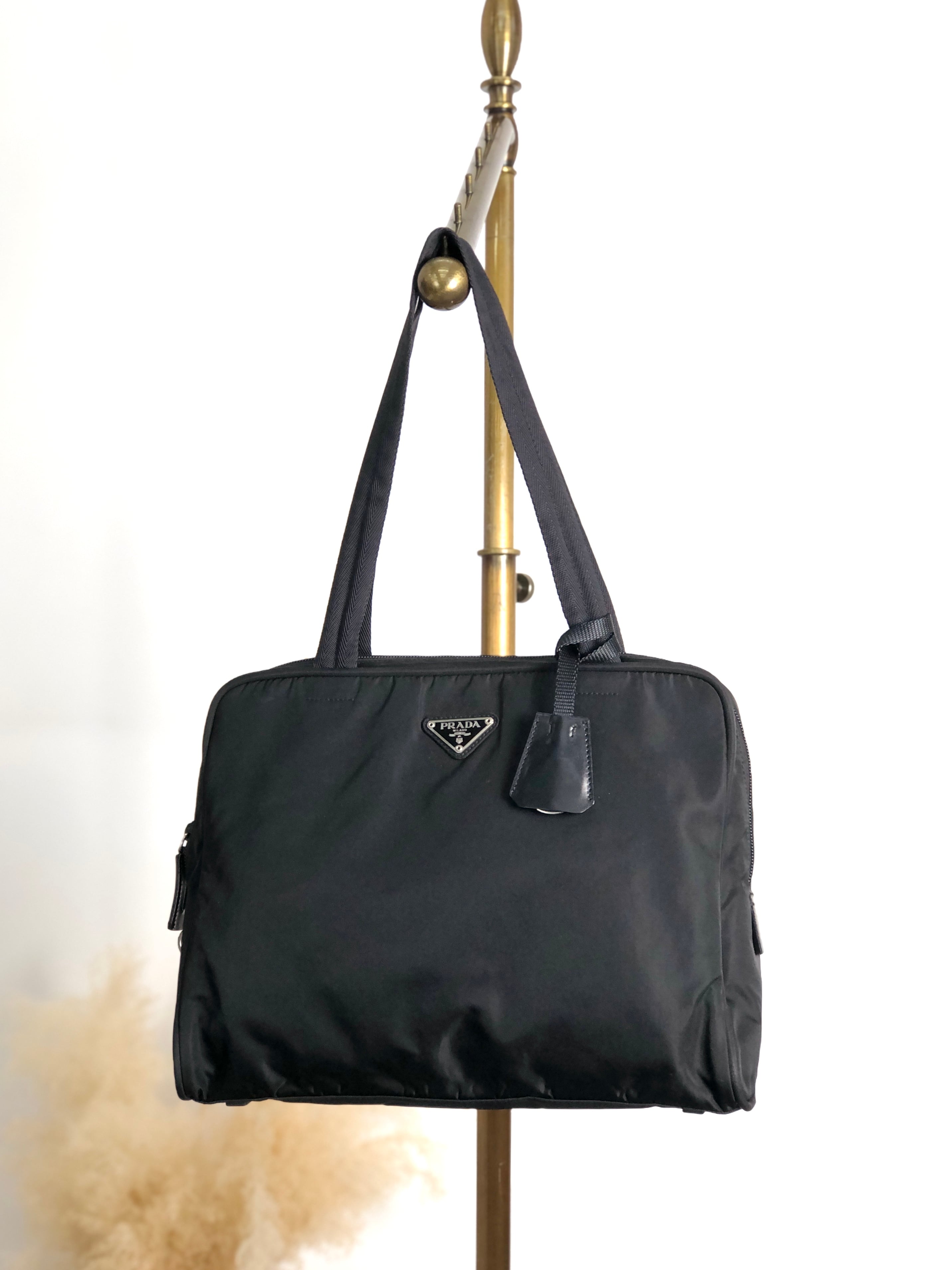PRADA プラダ トートバッグ ブラック トライアングルロゴ ナイロン PRADA プラダ トートバッグ ブラック トライアングルロゴ ナイロン
