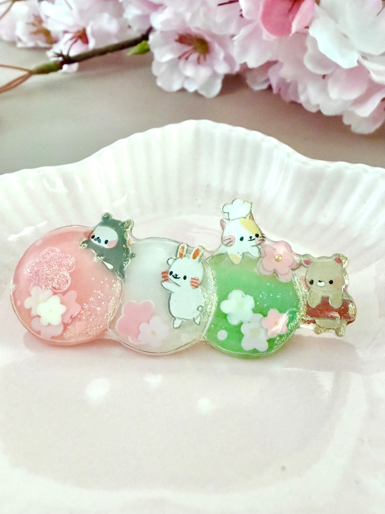ブローチ『桜も団子も楽しむだる☆』ストーリーカード付き