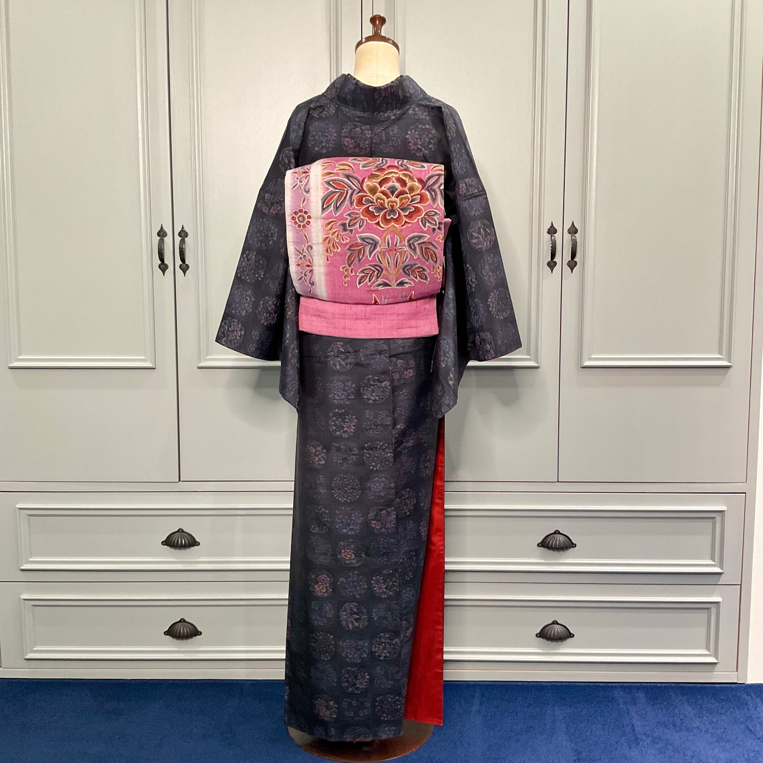 tall*薄明かりに包まれて*格子 花丸 ブラック 大島紬着物 A827 tall*薄明かりに包まれて*格子 花丸 ブラック 大島紬着物 A827