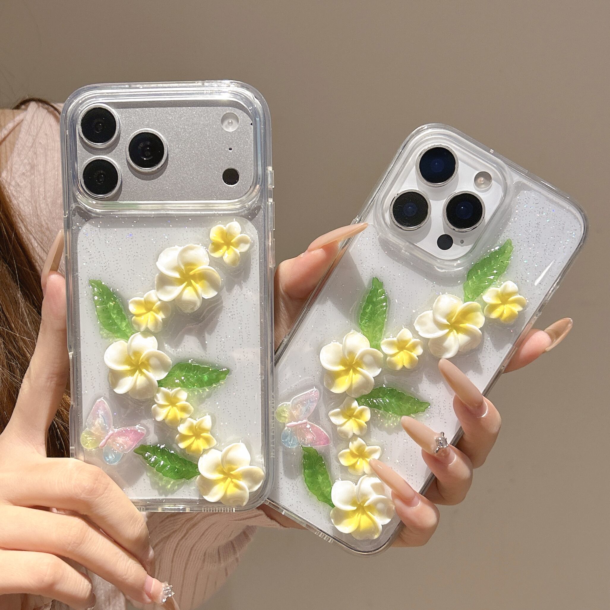 【淡いアイボリーカラー】立体フラワー　iPhoneケース クリアケース iphone 17 16 15 14 13 12 スマホケース 立体 フラワー