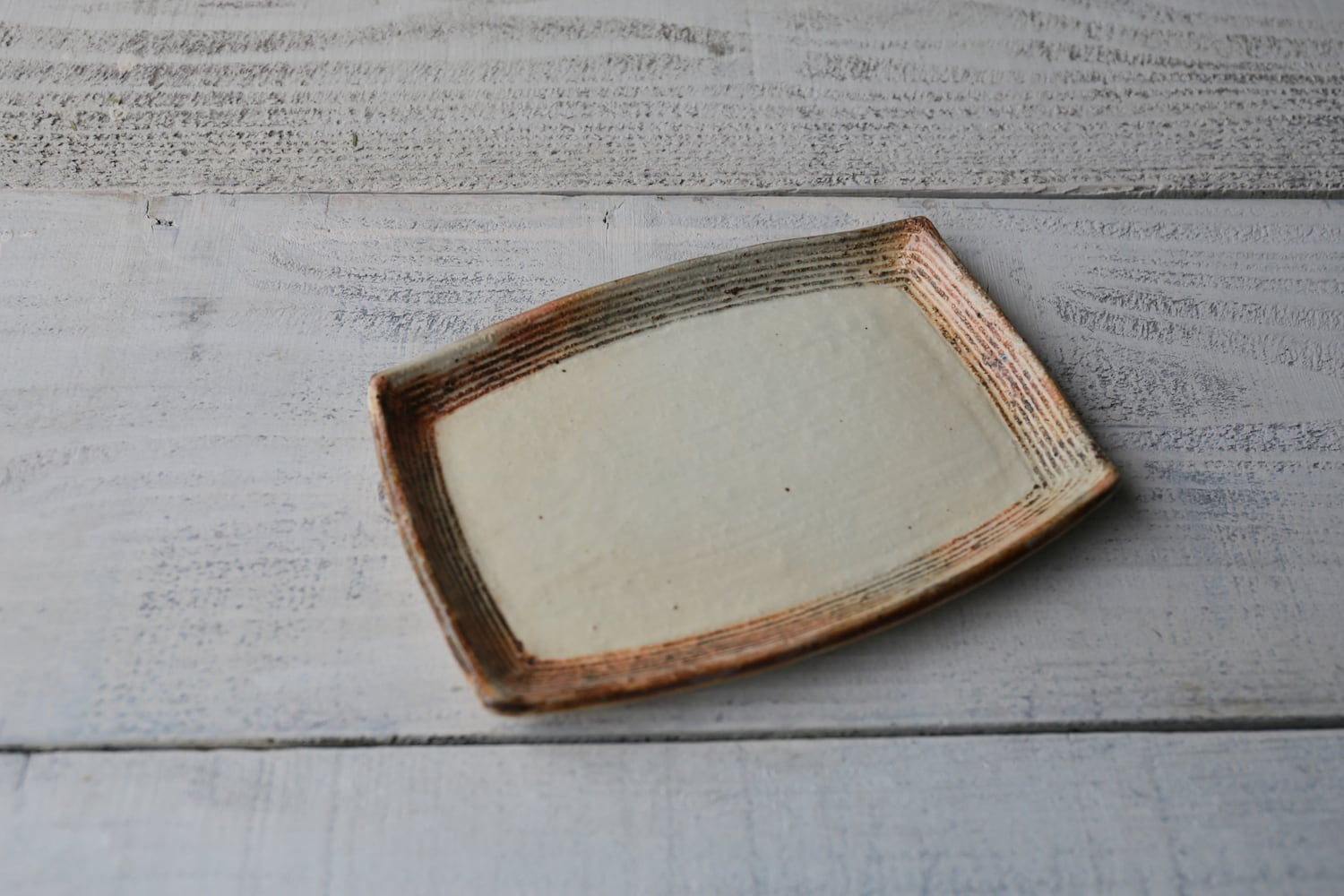 渕荒横彫 細長皿 (18×12.5) | 古谷製陶所