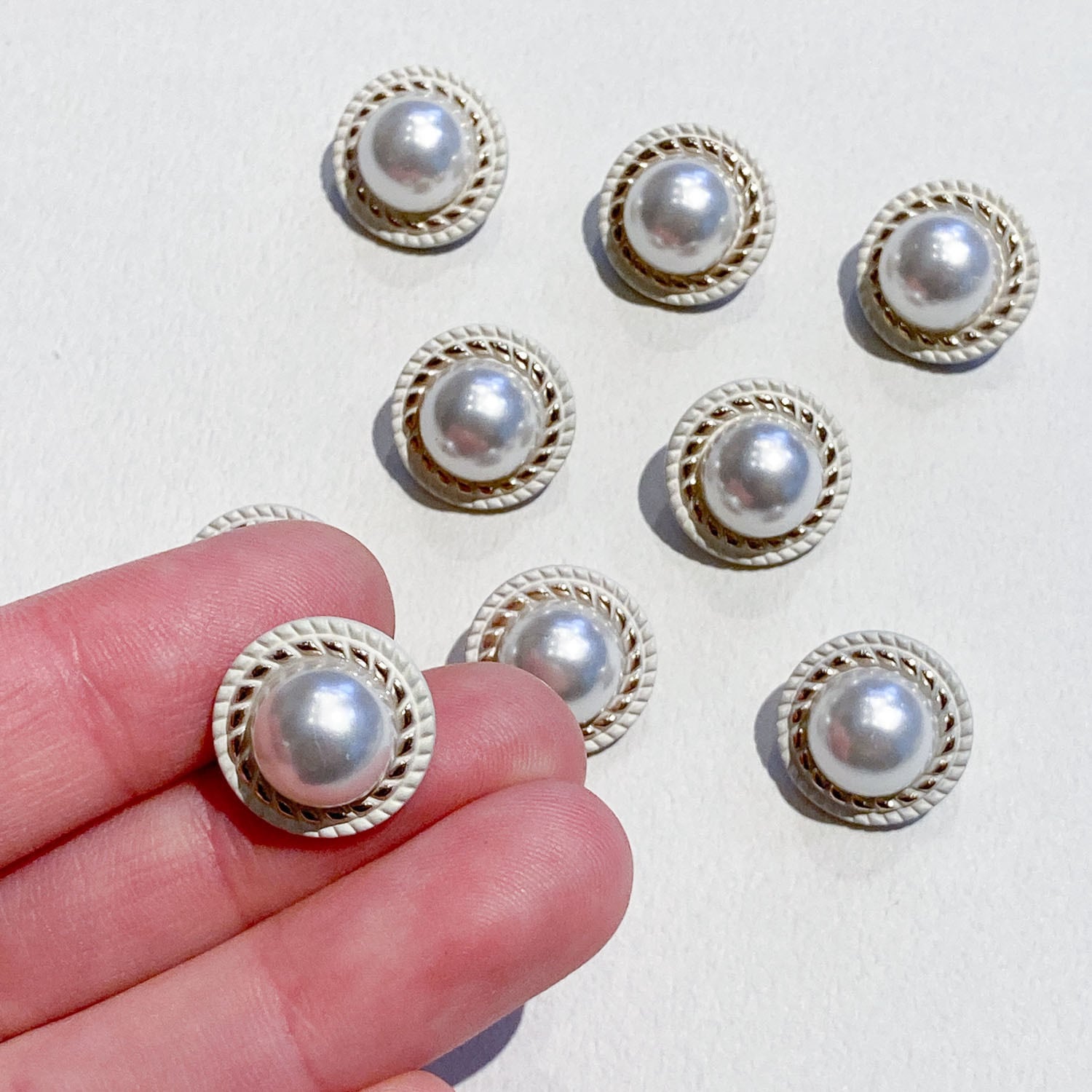 最終入荷〉白縁パールドームボタン | Dua-アクセサリーパーツショップ