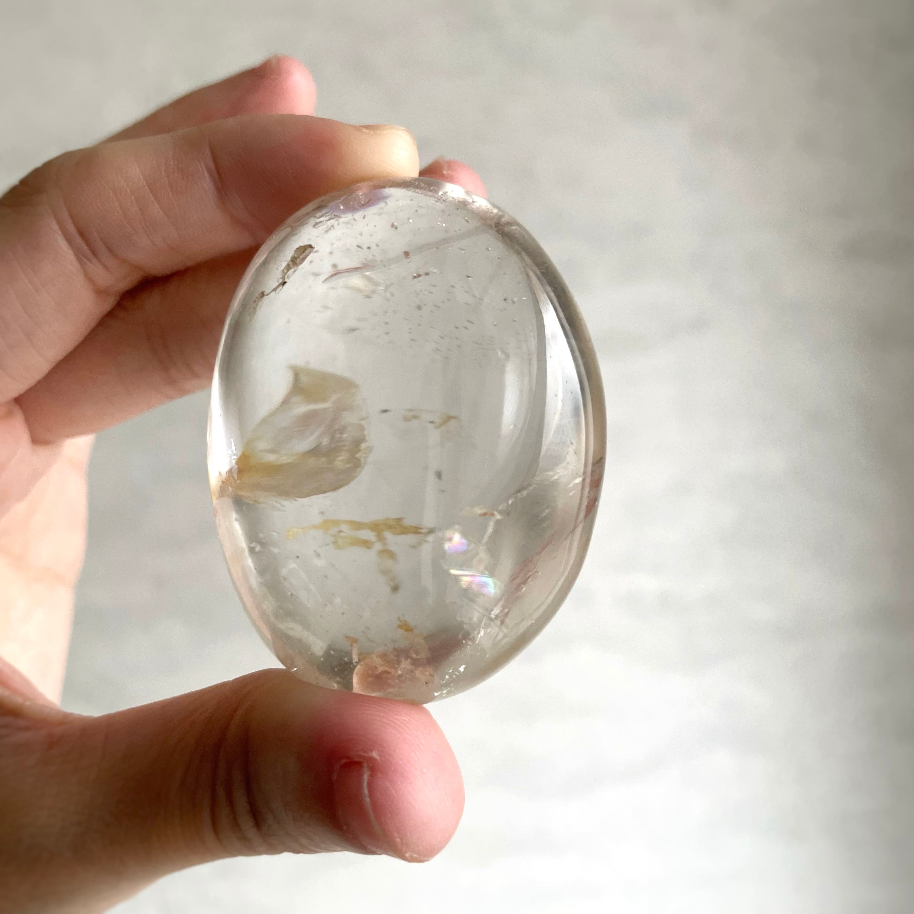 金の月と虹入り／ゴールデンヒーラー入り水晶パームストーン | Moon's