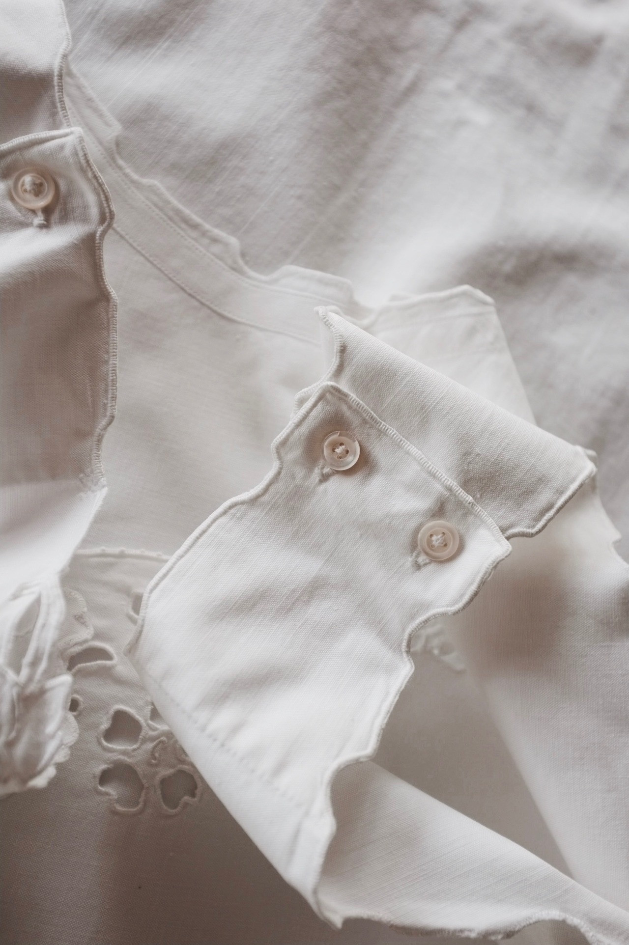 フランスアンティーク 1900s アールデコ的花々と隠されたモノグラムのあるワンピース