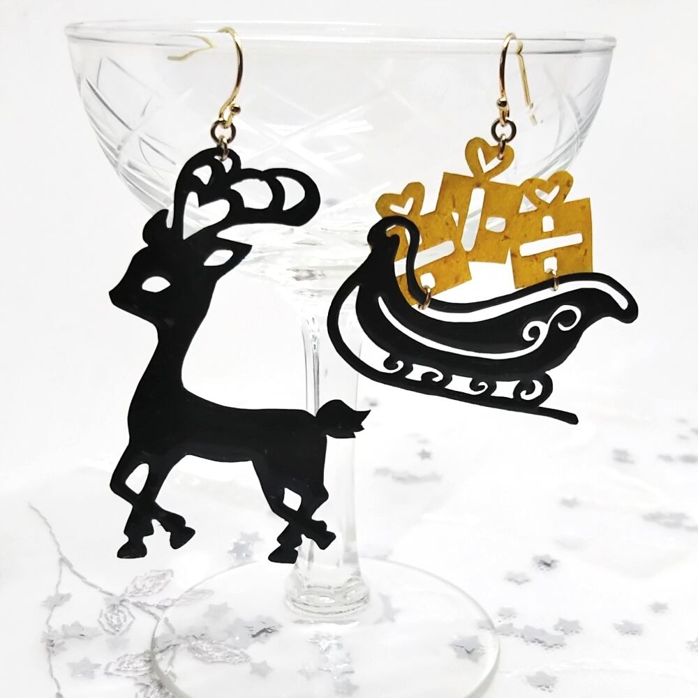 ☆クリスマスシリーズ☆ドリームを運んで！ ＊ 切り絵 トナカイ ソリ