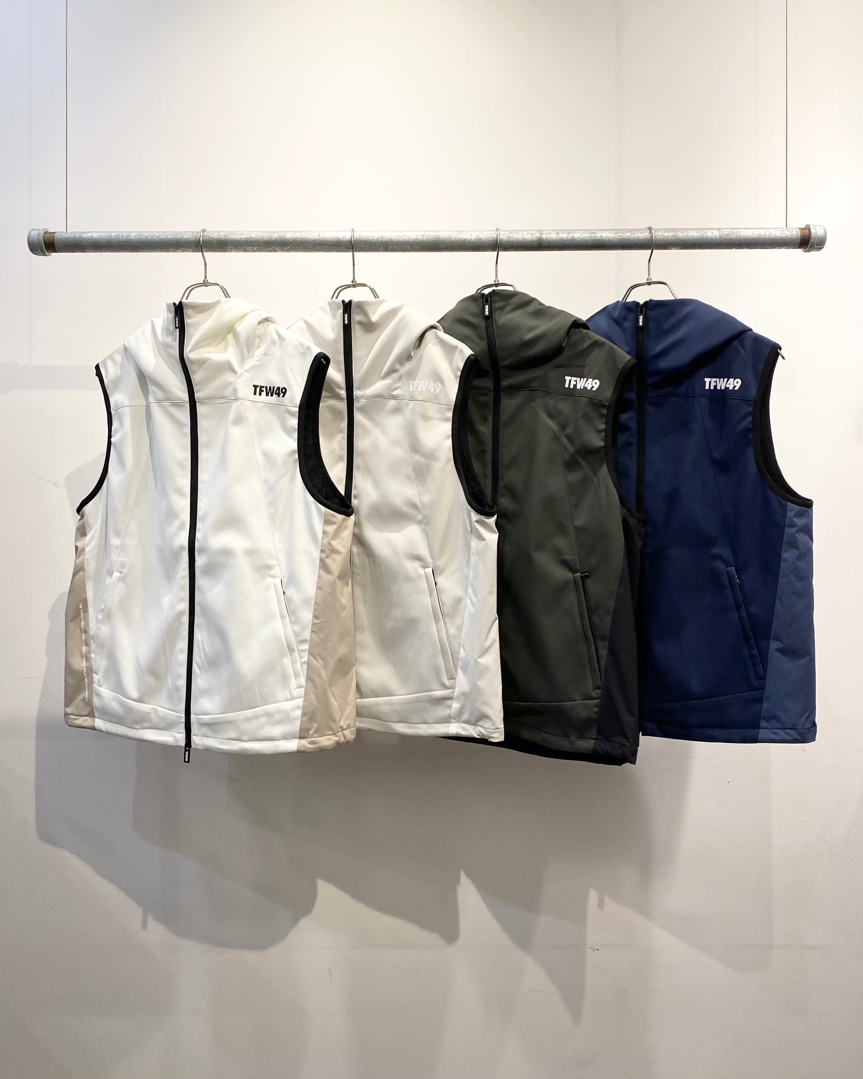 TFW49】《MEN'S》RELAX HOODED VEST（BLACK） | Sandy GOLF