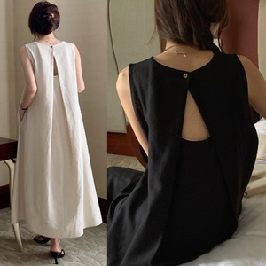 【送料無料】ワンピース ドレス レディース 2色 夏 ロングワンピース ロング マキシワンピース マキシ丈 リゾートワンピース リゾートドレス サマードレス 無地 シンプル ナチュラル フレア ノースリーブ バックデザイン バックシャン 体型カバー 着痩せ 細見え 脚長 大人 カジュアル かわいい 韓国 人気 おしゃれ お出かけ 旅行 リゾート デート 薄手 20代 30代 40代 50代 ベージュ ブラック