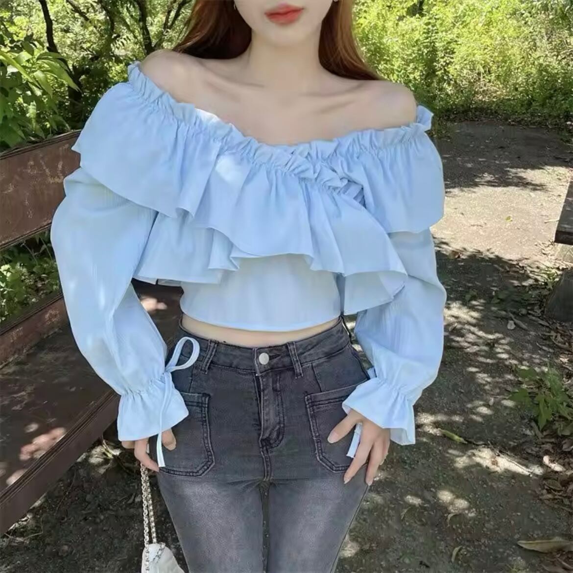 フリルギャザーオフショルクロップドブラウス