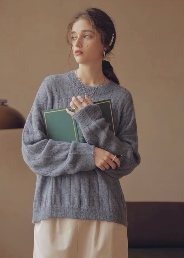 Cable clue neck sweater