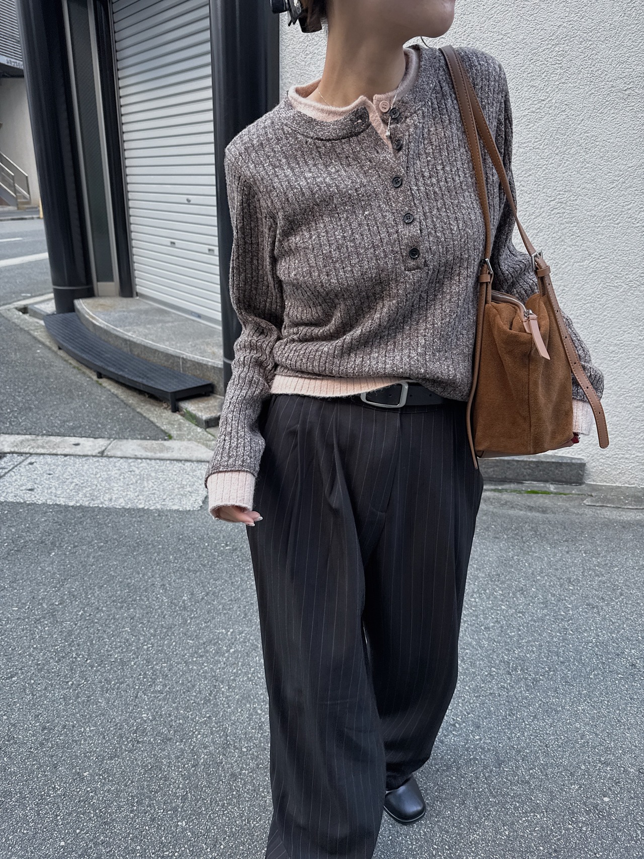 tapered tuck stripe trousers