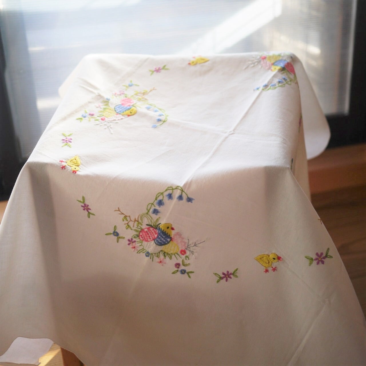 ひよことスズラン 刺繍のテーブルクロス ドイツヴィンテージ | こりす