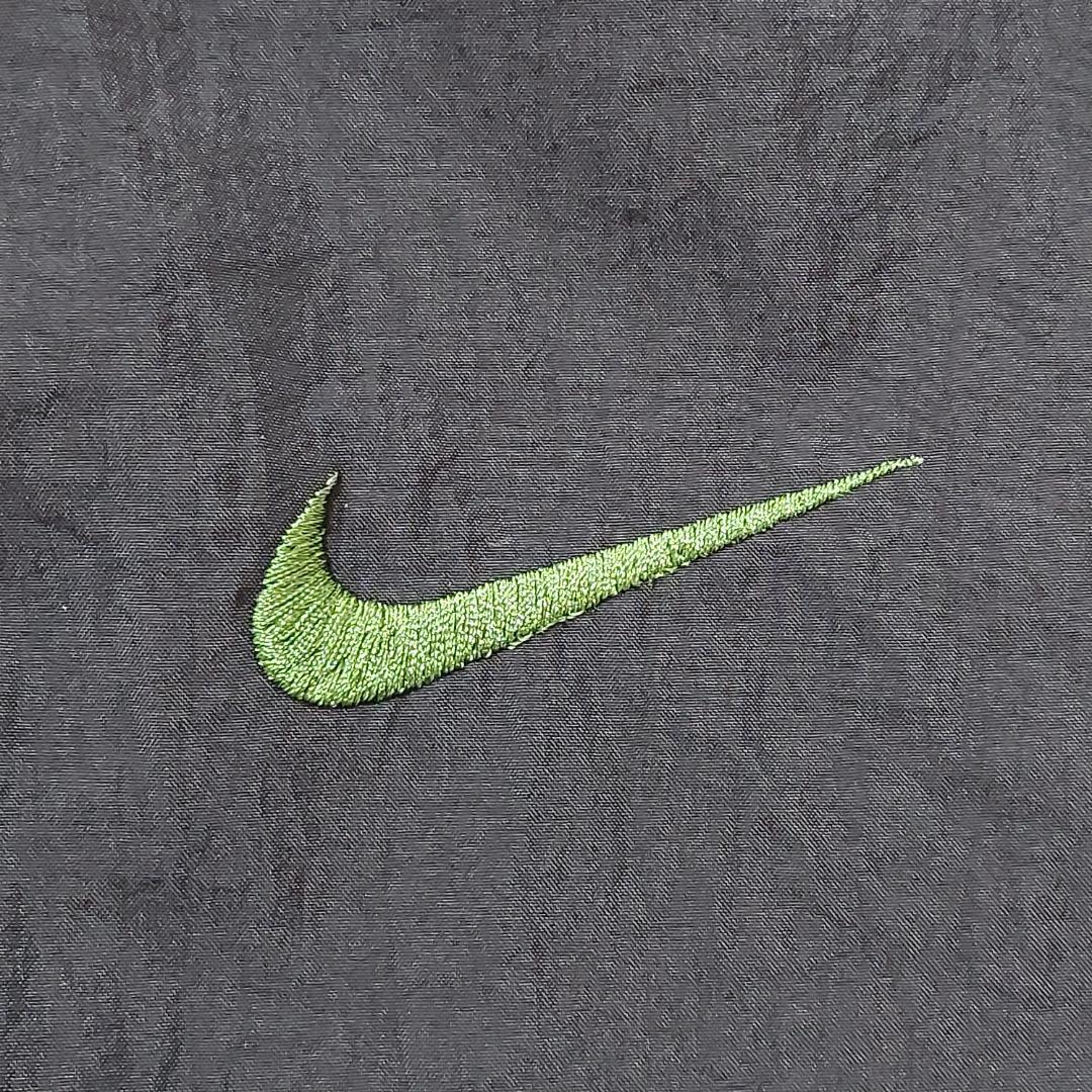 ナイキ☆スウッシュ刺繍ロゴ　ナイロンジャパン　NIKE　グレー　XL