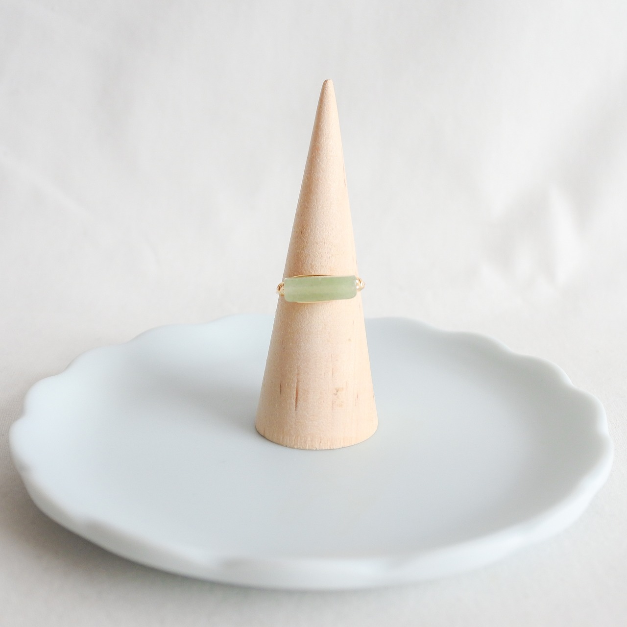 グリーンアベンチュリン　ほそながい　ゴールドの指輪