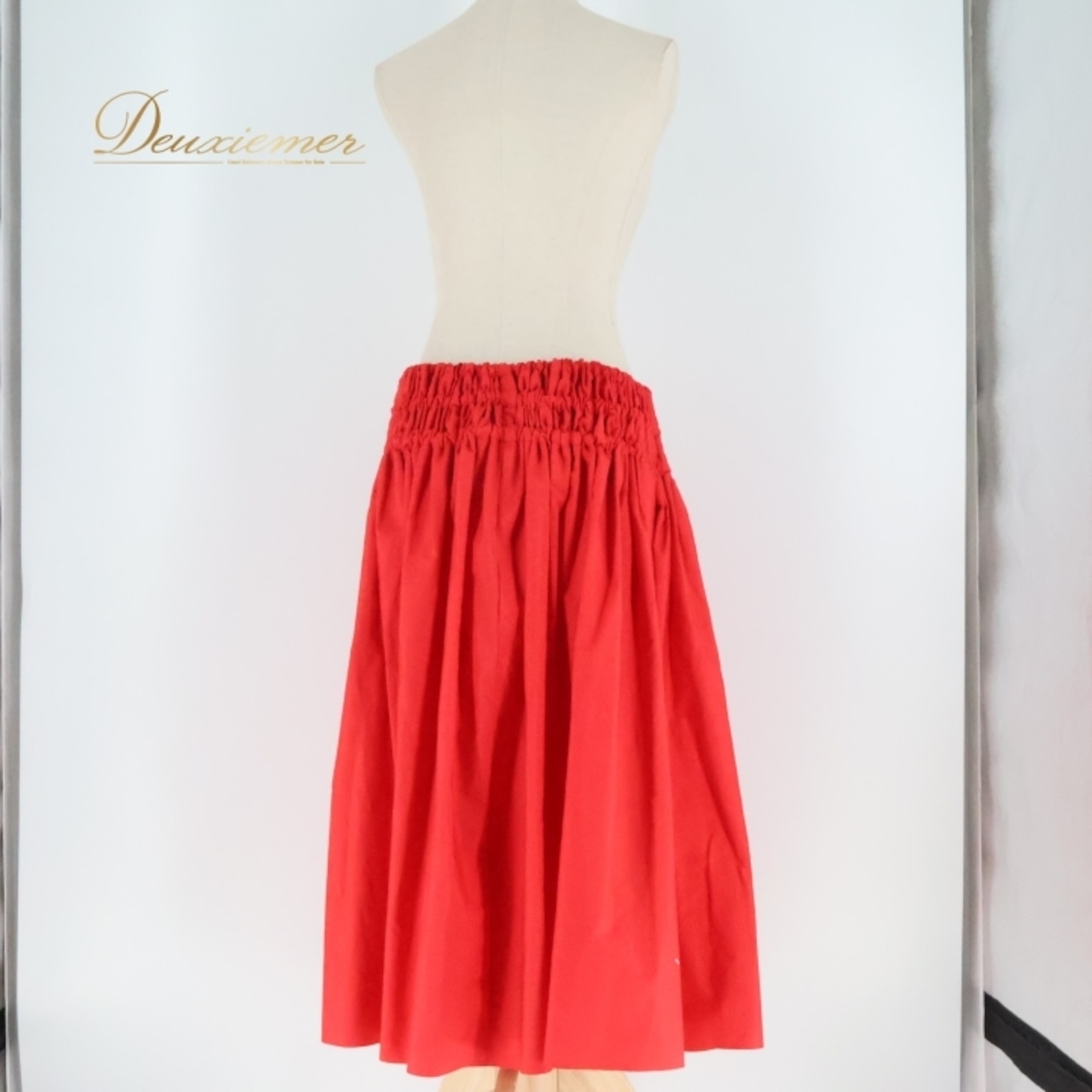 フラダンス 衣装 パウスカート レッド系 ワンカラー 無地 シングル シンプル 華やか 鮮やか 明るい 情熱的 目を引く かわいい 赤 真っ赤 ハワイアン アロハ フラ ダンス レッスン 練習 可愛い おしゃれ フェスティバル エレガント 発表会