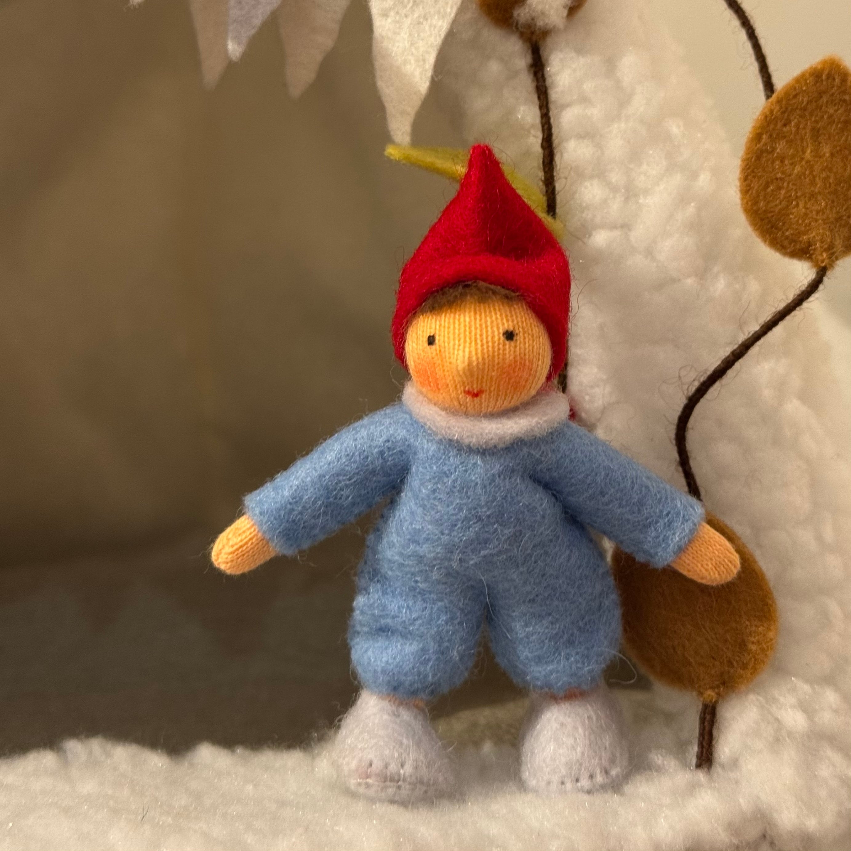 アメリカ購入　ブルー イ　ぬいぐるみ サンタ帽子と王冠　キャンディ缶付き アメリカ購入 ブルー イ ぬいぐるみ サンタ帽子と王冠 キャンディ缶